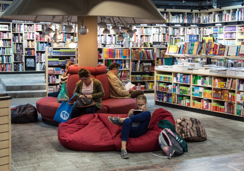 vitrine-ST JEANNET-min_books_bookstore_book_reader_readers_reading_shop_sale_books-849006